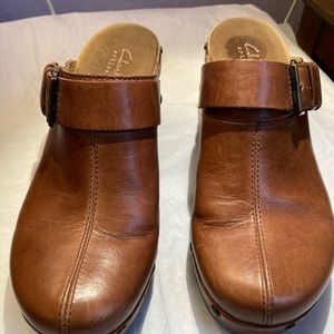Clark’s Artisan Leather Clogs 6M hell 2.5 height brass studs UK 3.5/EU 36m/